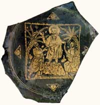 Medaglione in vetro con foglia d'oro che rappresenta il Cristo tra i Santi Pietro e Paolo. IV secolo d.C.